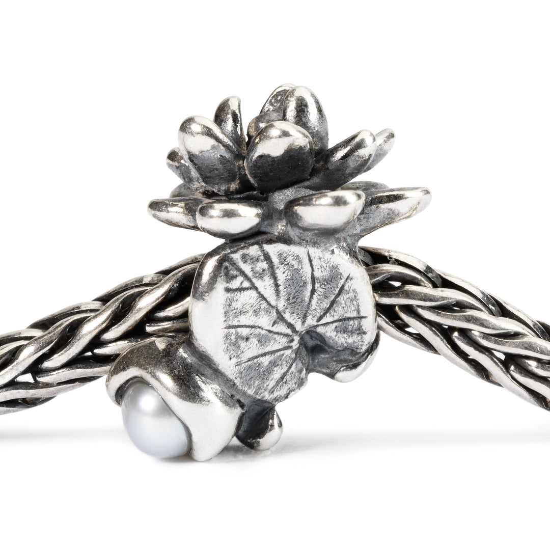 Water Lilies of July by Trollbeads. Classic Beads.