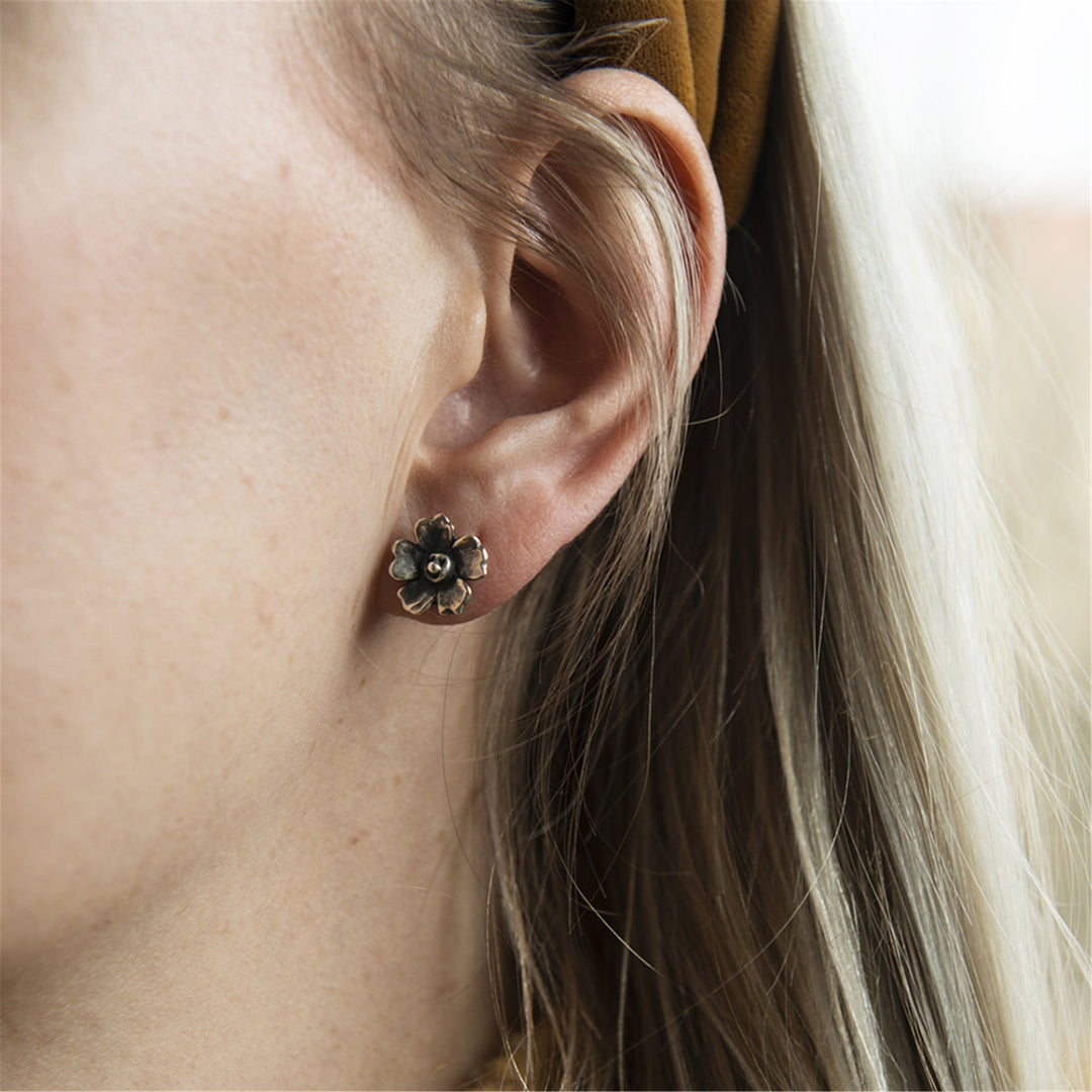 Joyful Flower Studs by Trollbeads. Earring Studs.