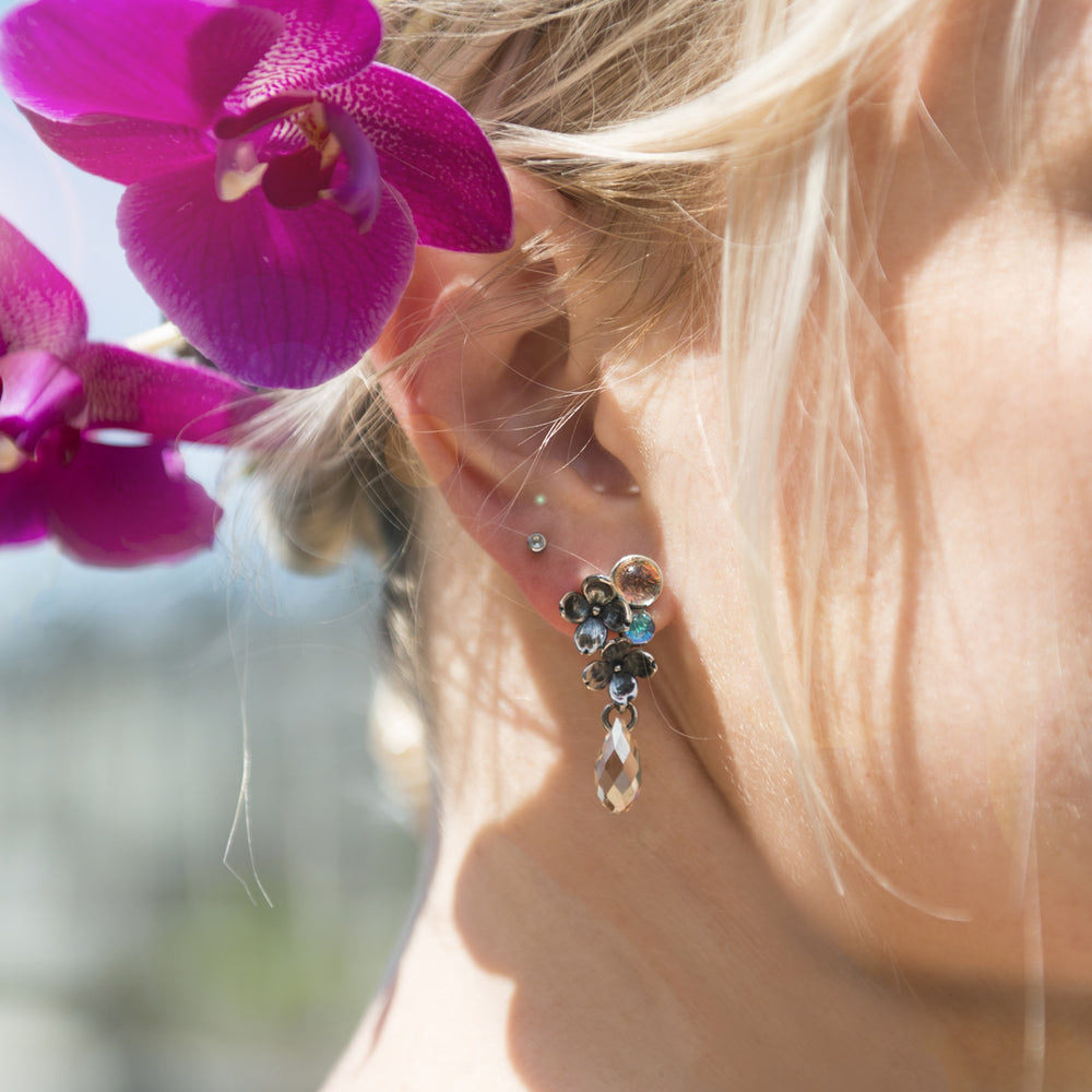 Flowers, asymmetrical by Trollbeads. Earring Studs.